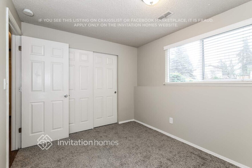 Building Photo - 1002 151st St E