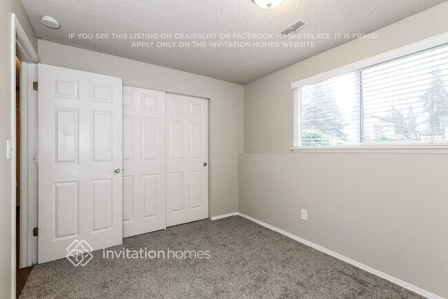 Building Photo - 1002 151st St E