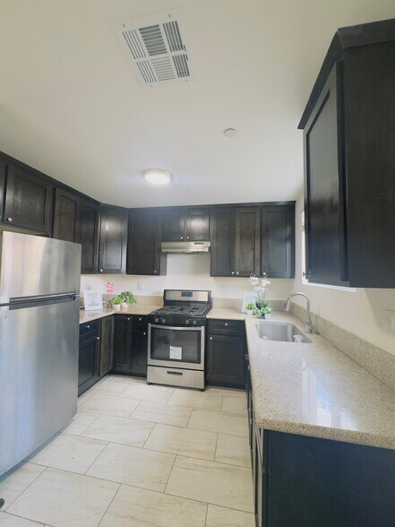 Building Photo - 2436 E 115th Pl
