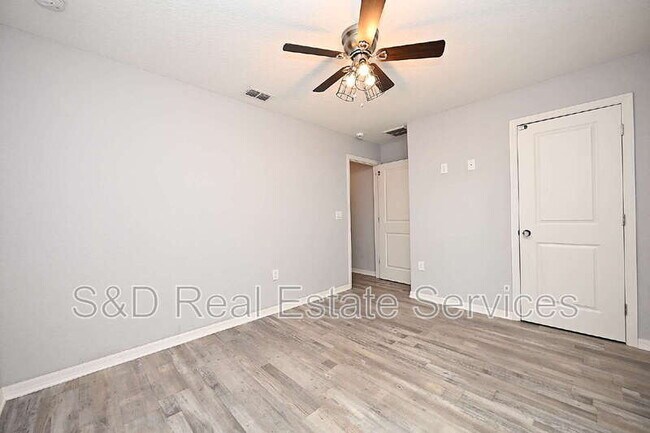 Building Photo - 5662 Tower Palms Ln