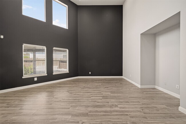 Building Photo - 12819 Wisteria Park Dr