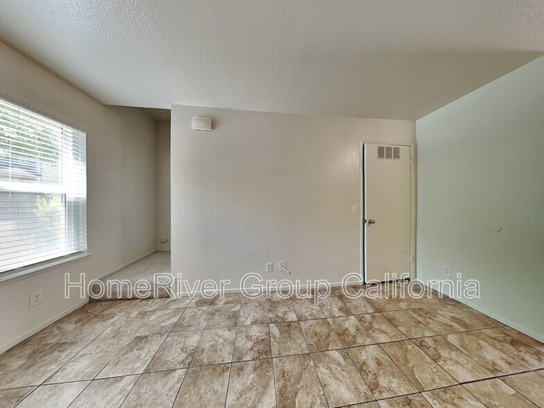 Building Photo - 9127 Newhall Dr