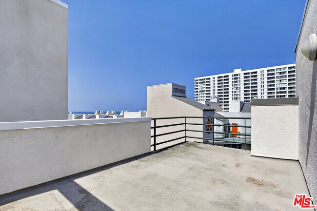 Building Photo - 2930 Neilson Wy