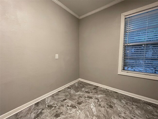 Building Photo - 2327 Branard St