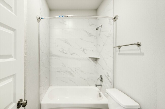 Building Photo - 8157 Tate St