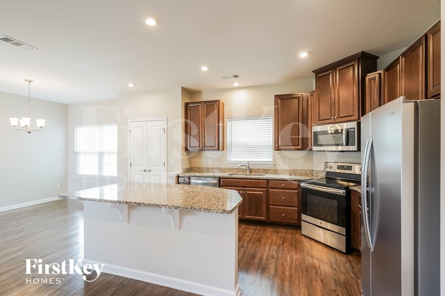 Building Photo - 3793 Pin Hook Rd