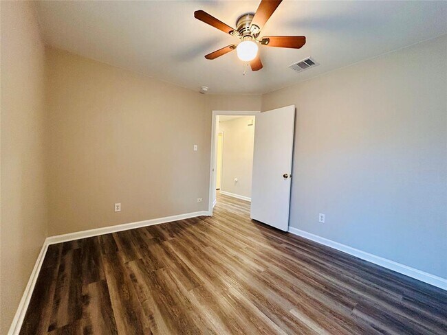 Building Photo - 8507 Apple Carrie Cove