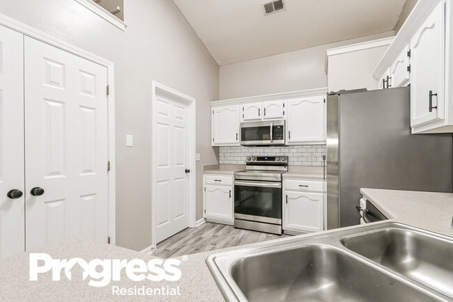 Building Photo - 7792 Sarah Ann Dr S