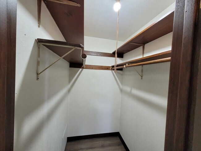 Building Photo - 545 Spinnaker Ln