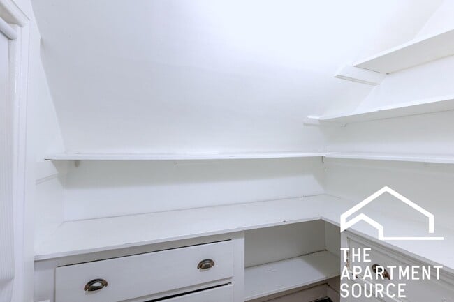 Building Photo - 4135 W Henderson St