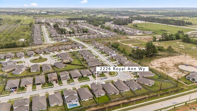 Building Photo - 2226 Royal Ann Wy