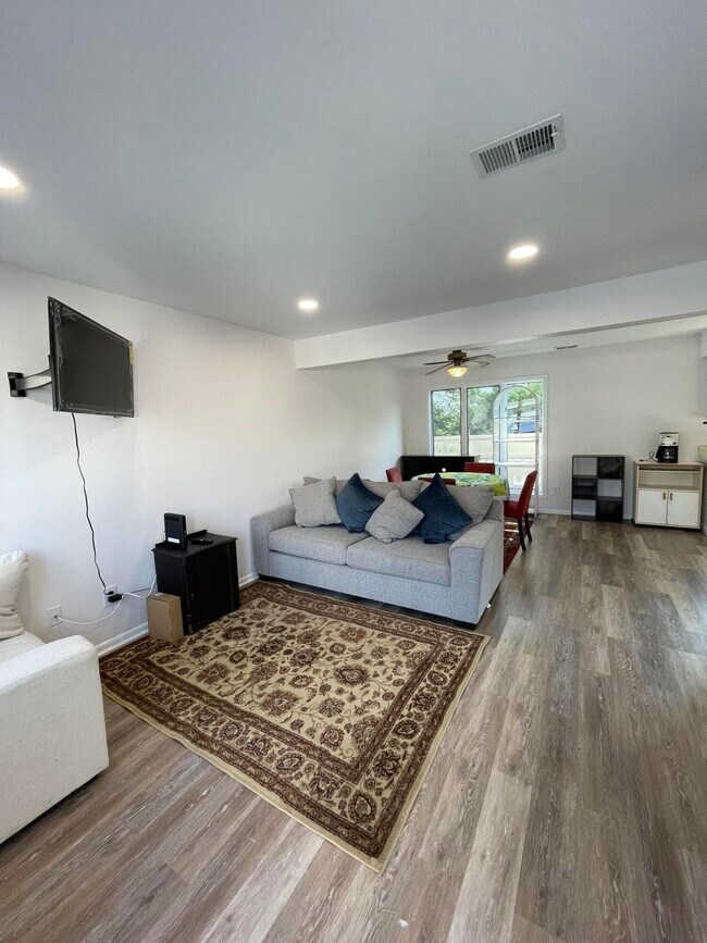 Building Photo - 231 Sumner Ave