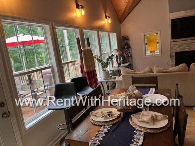 Building Photo - Charming Rustic Cabin Home on 2 Acres / Na...