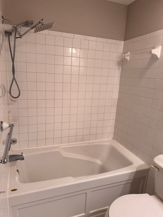 Building Photo - 3 Bedroom || 2.5 Bathroom - Townhome