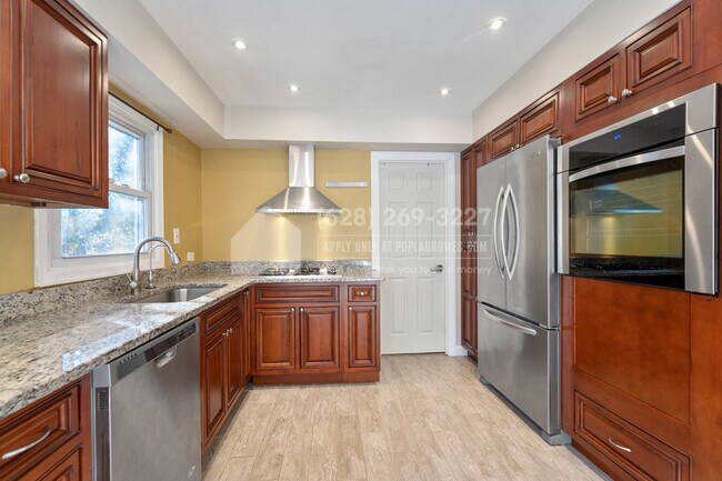 Building Photo - 2511 Kitmore Ln