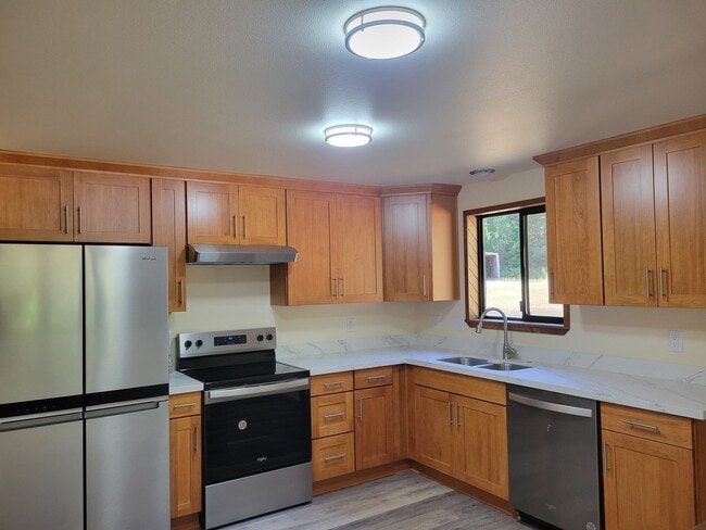 Building Photo - Cozy 2 bedroom Cottage on Acreage in Port ...