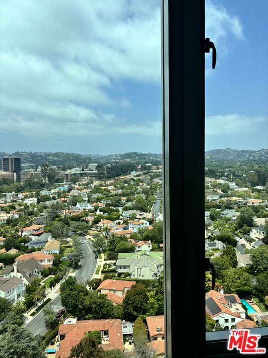 Building Photo - 10727 Wilshire Blvd