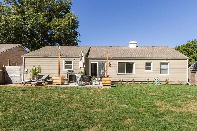 Building Photo - 7649 High Dr