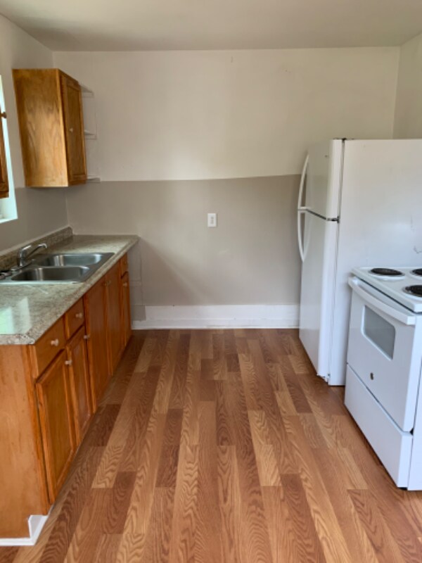 Building Photo - 515 S 52nd St