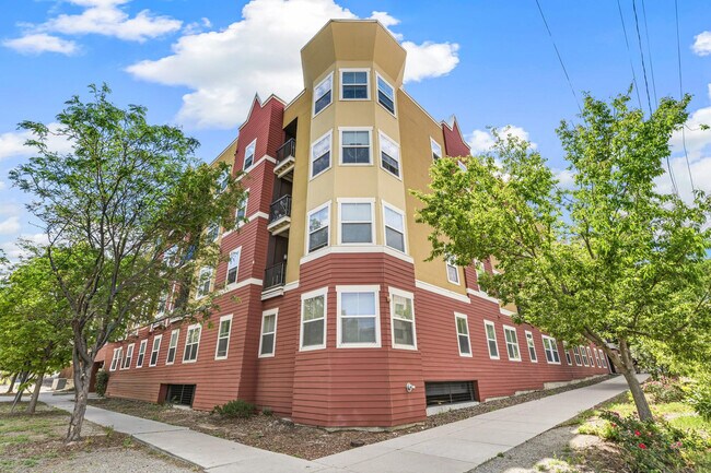 Building Photo - Clay Street Residences