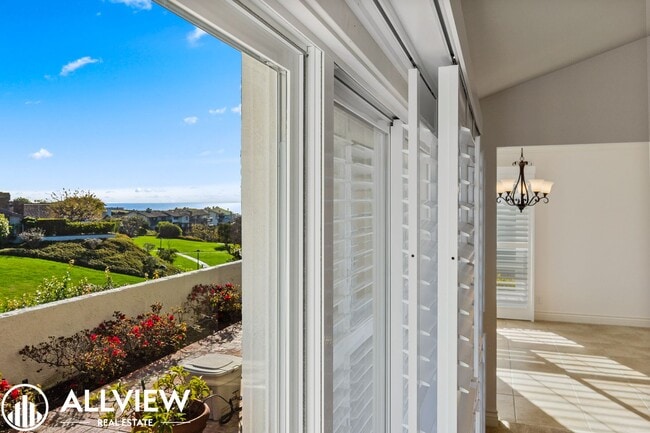 Building Photo - 3 Bedroom, 2 Bath Home Available In Jasmin...