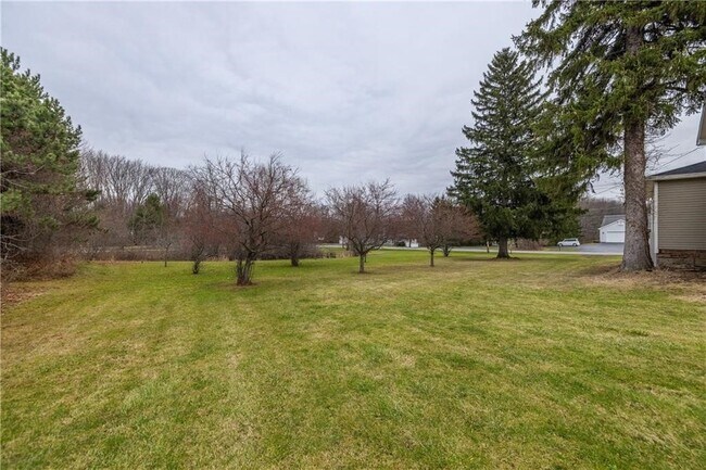 Building Photo - 757 Holt Rd