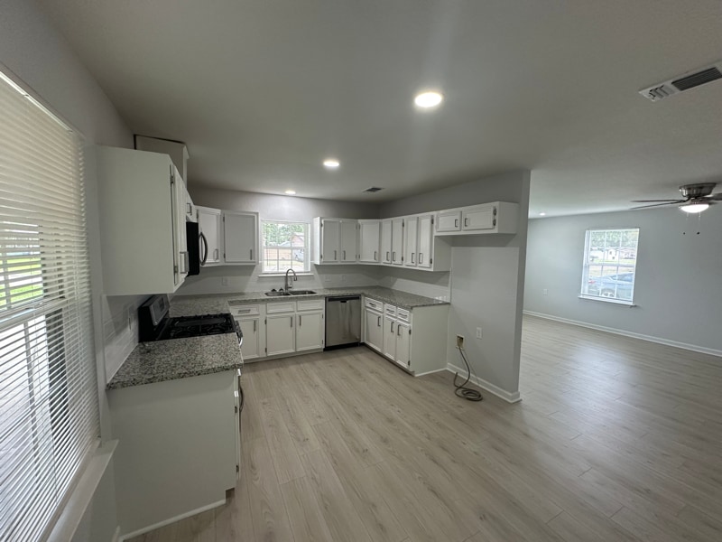 Building Photo - 133 Huisache St