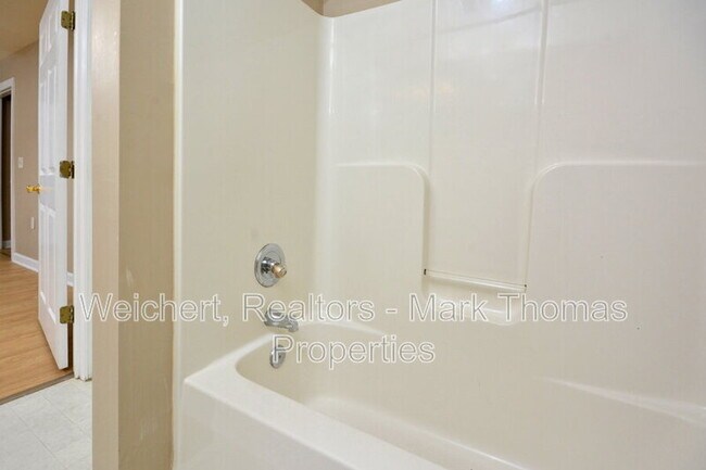 Building Photo - 929 Morreene Rd