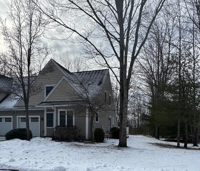 Building Photo - 1 Horseshoe Dr