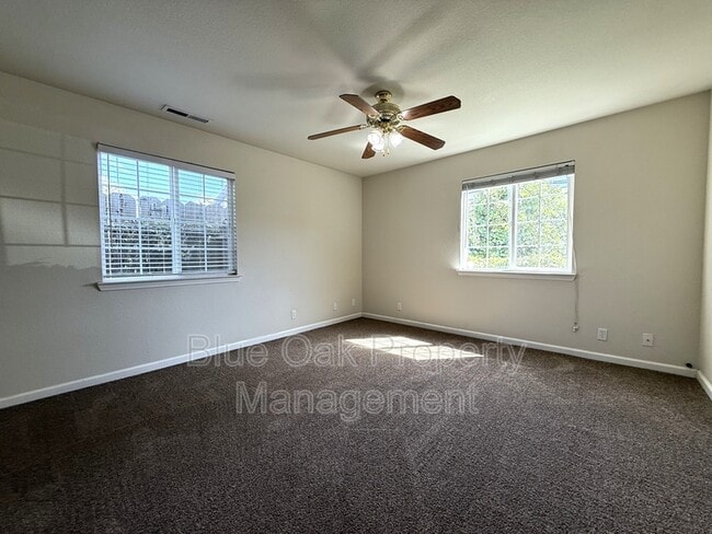 Building Photo - 592 E 5th Ave