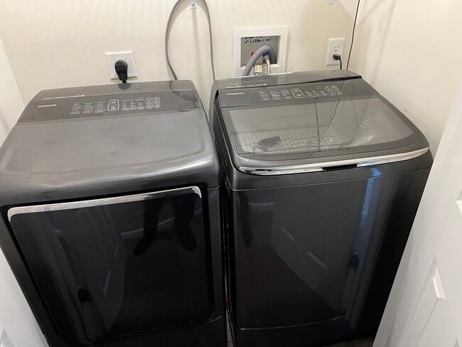 Washer/Dryer Closet - 43 Lobo Ln