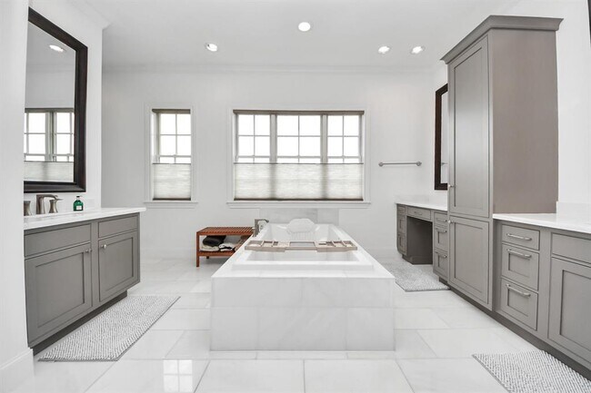 Building Photo - 3828 Glen Arbor Dr