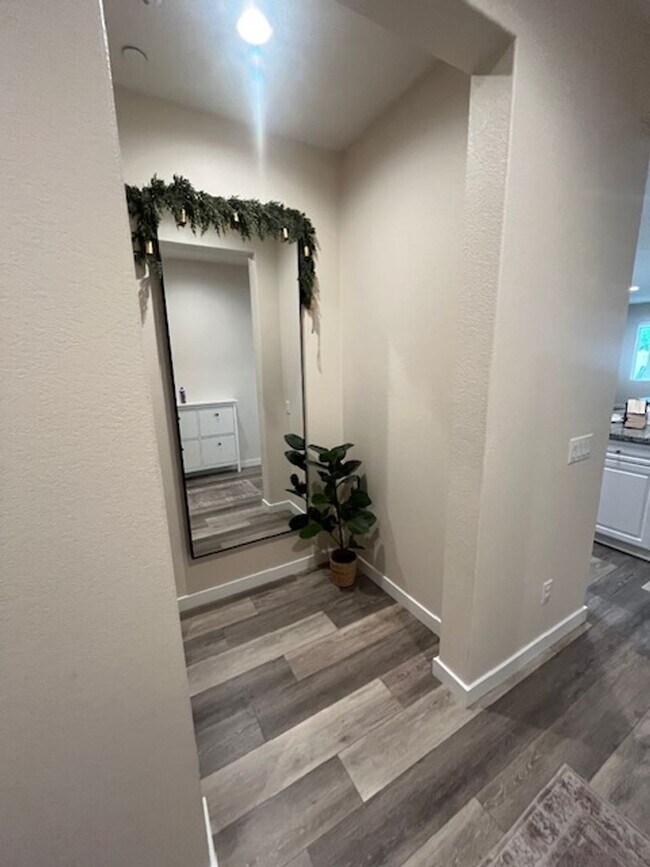 Building Photo - Charming Single-Story Home for Rent – Ener...