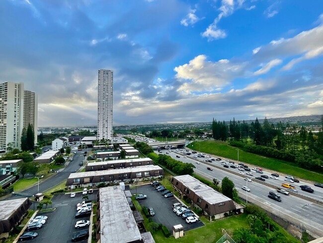 Building Photo - Beautiful 1/1/1 with Sunset Views