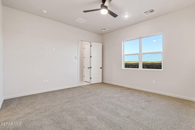 Building Photo - 836 Eltham Dr