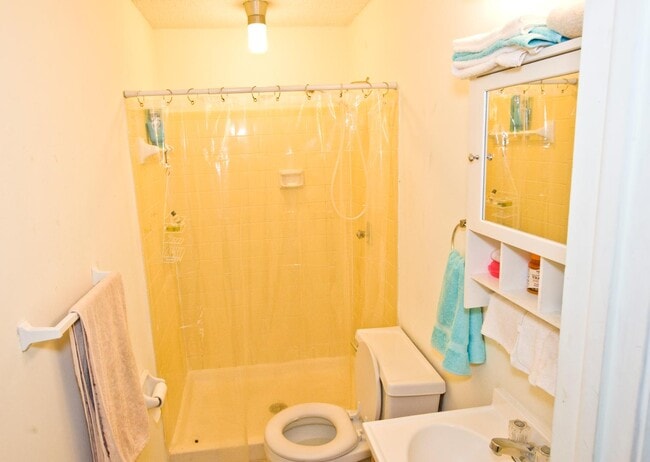 Building Photo - 1635 Van Dyke Dr