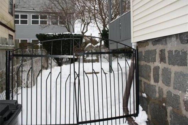 Building Photo - 27 Becket St
