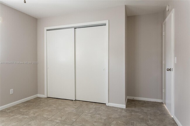 Building Photo - 25 Robalo Ct