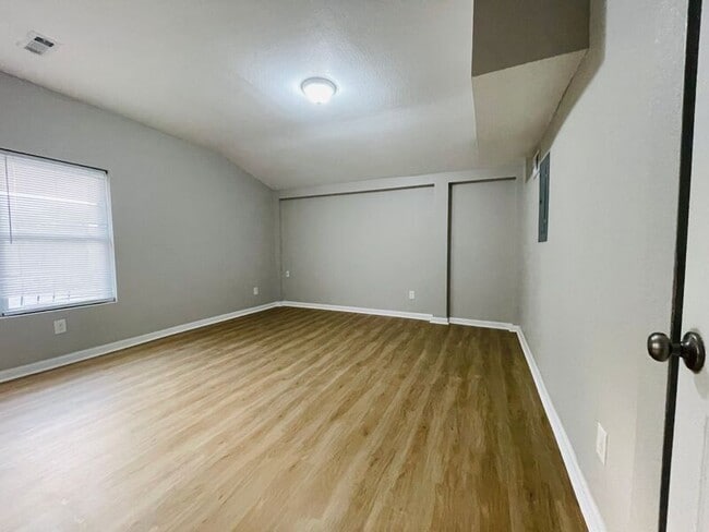 Building Photo - 1702 S Sterling Ave