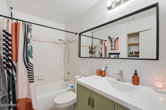 Building Photo - 2015 E Southern Ave