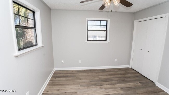 Building Photo - 247 Poinsettia Dr