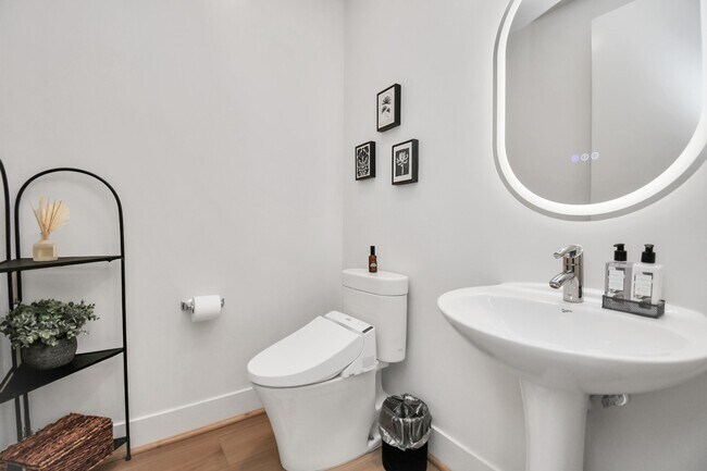 Building Photo - 1600 Post Oak Blvd