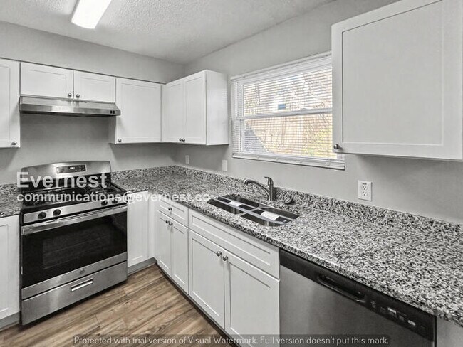 Building Photo - 3 Bed/2.5 Bath Home with Garage / Pet-Friendly / Coming Soon!