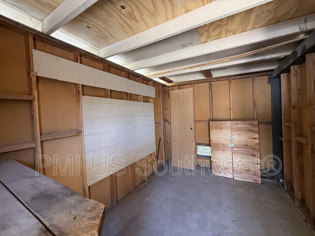 Building Photo - 622 Riverfront Dr