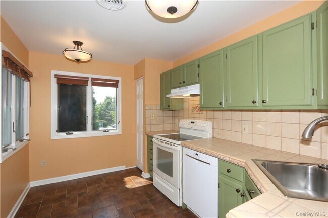Building Photo - 218 Stoneway Ln