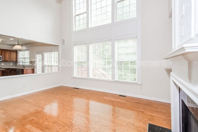 Building Photo - 233 Sumac Tr