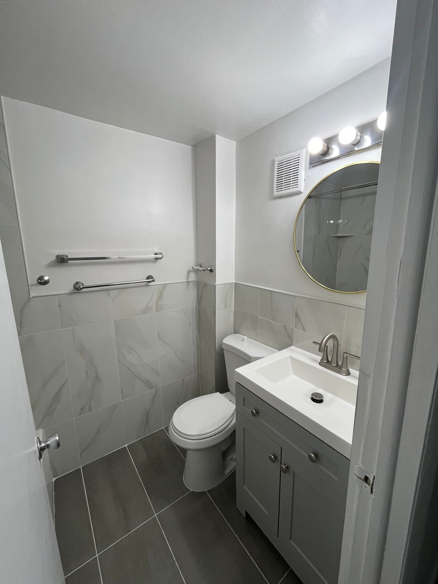 Building Photo - 15 Brighton Village Dr