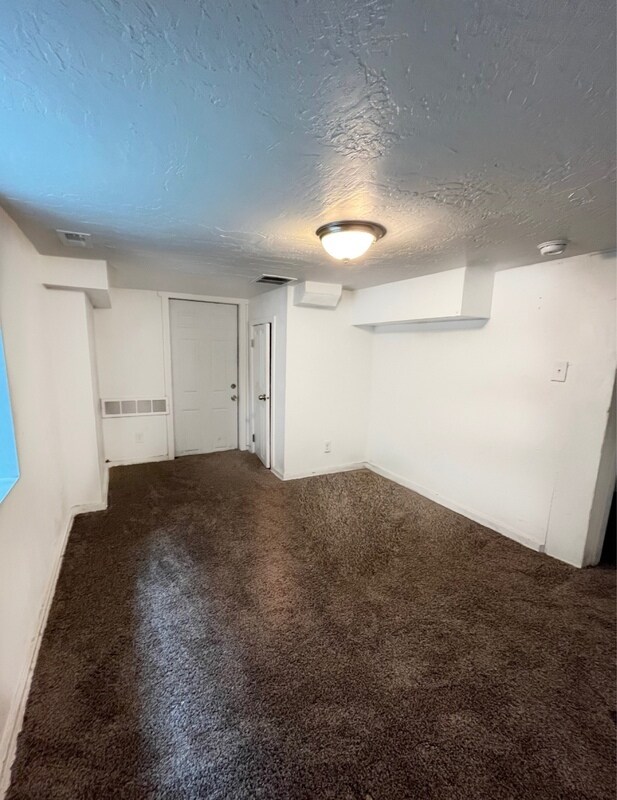 Building Photo - 379 E 800 S