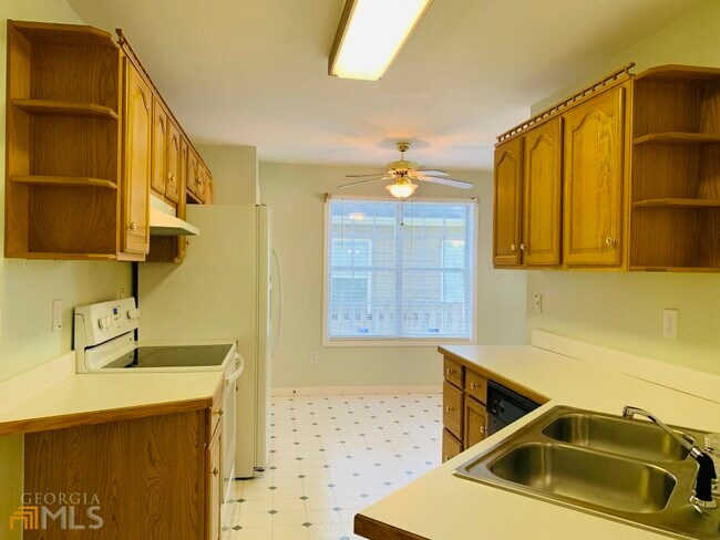 Building Photo - 752 Reeves Lake Dr SW