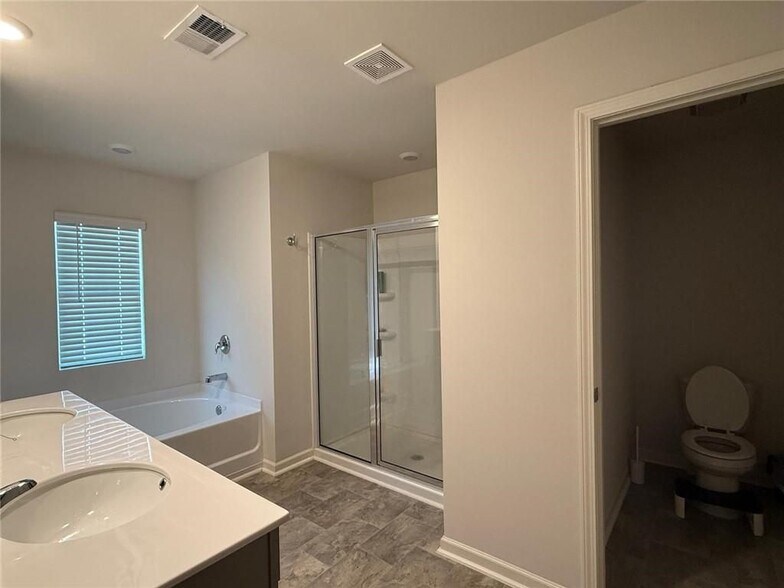 Building Photo - 325 Thompson Dr